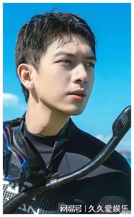 娱乐吃瓜君镜头下,娱乐吃瓜君镜头下的娱乐圈风云录